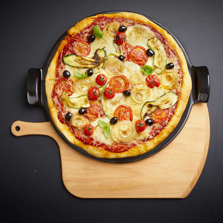 Pierre à pizza rainurée Émile Henry – Rouge – Ø37 cm